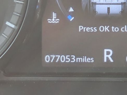 Used 2019 Land Rover Discovery Sport SE image 24