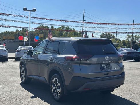 Used 2021 Nissan Rogue SV w/ Premium Package image 4