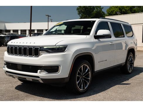 Used 2022 Jeep Wagoneer Series III w/ Premium Group I AWD/4WD image 4