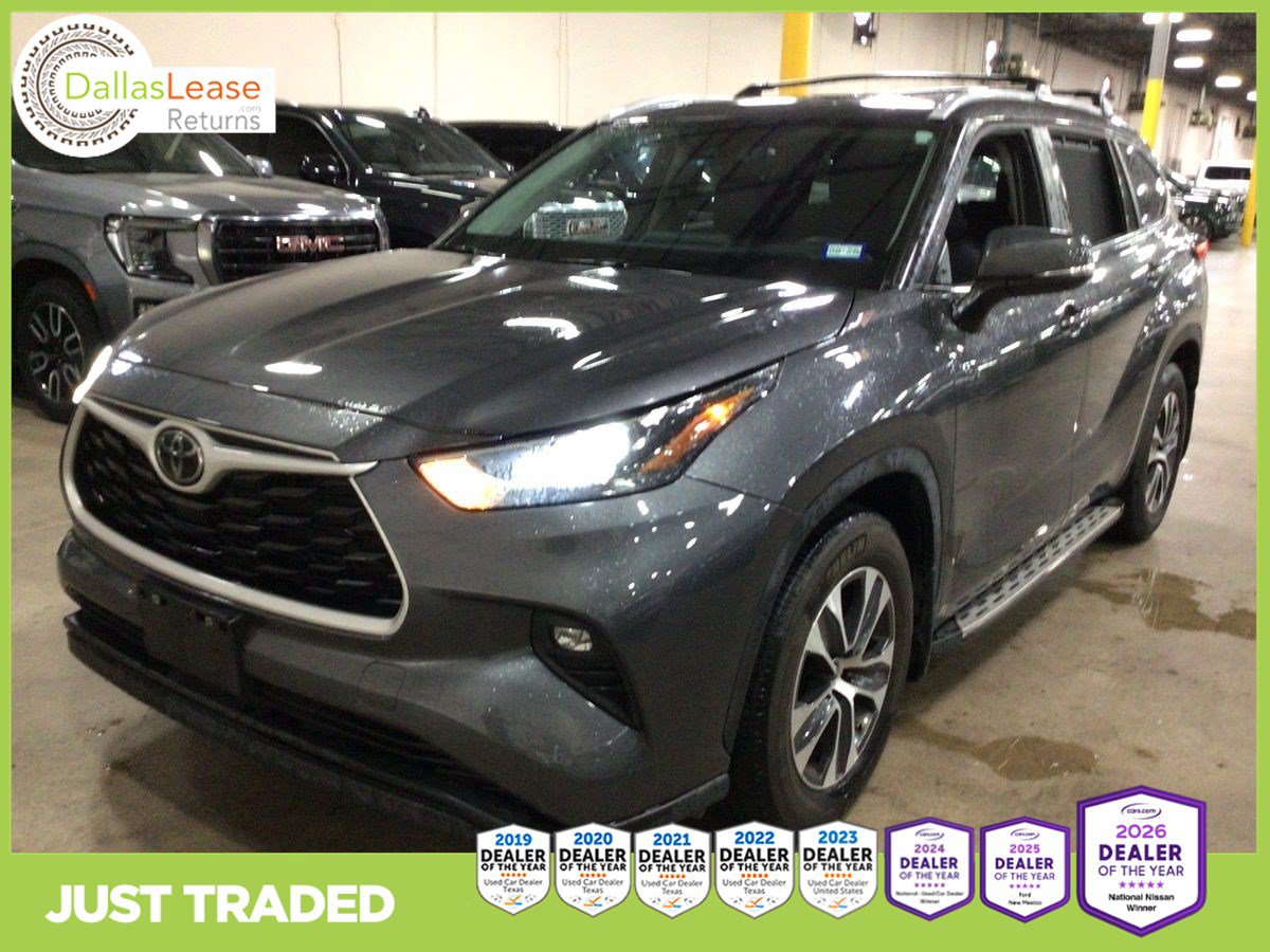 Used 2024 Toyota Highlander XLE FWD image 1
