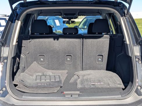 Used 2023 Nissan Rogue SV image 32