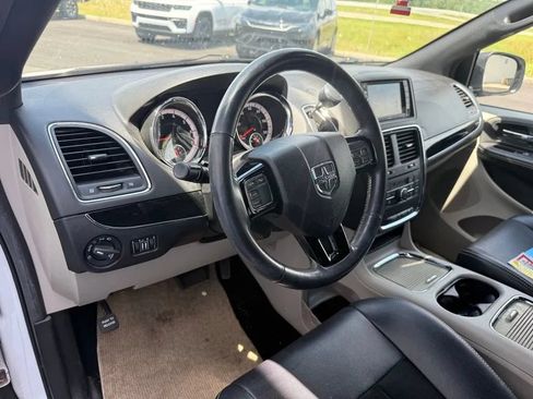 Used 2018 Dodge Grand Caravan SXT w/ Driver Convenience Group FWD image 11