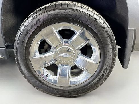 Used 2019 Chevrolet Suburban Premier AWD/4WD image 38