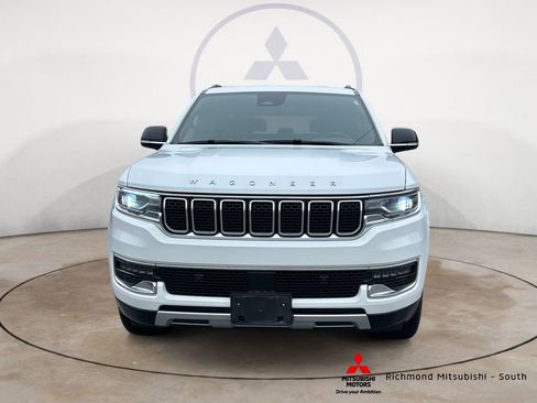 Used 2024 Jeep Wagoneer Series II w/ Flexible Seating Group image 8