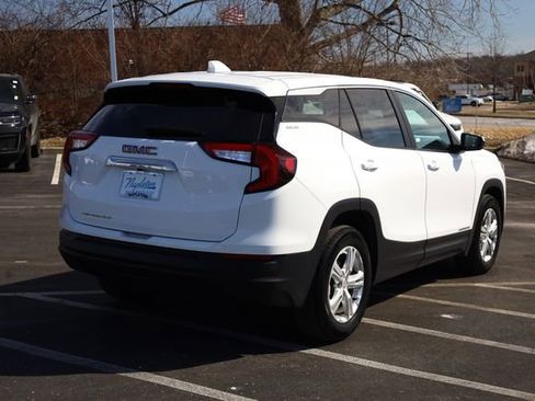 Used 2024 GMC Terrain SLE image 5