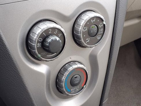 Used 2009 Toyota Yaris image 19