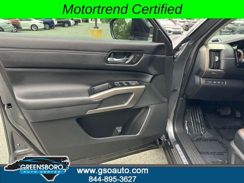 Used 2023 Nissan Pathfinder Platinum AWD/4WD image 16