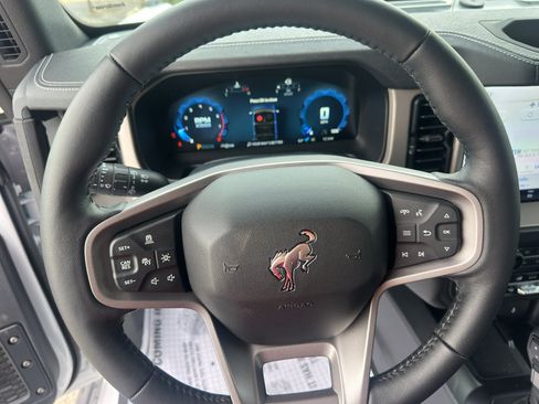 New 2025 Ford Bronco Outer Banks image 9