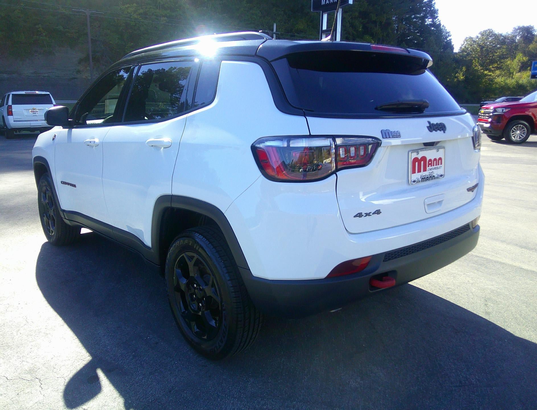 Used 2023 Jeep Compass Trailhawk AWD/4WD image 3