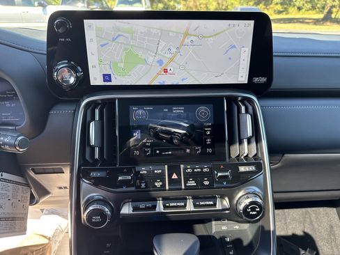 Used 2025 Lexus LX 600 4WD w/ Premium Package image 19