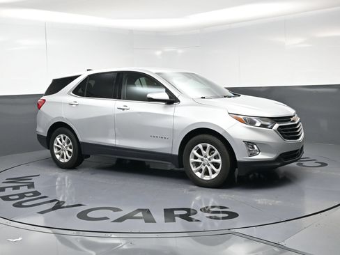 Used 2019 Chevrolet Equinox LT FWD image 2