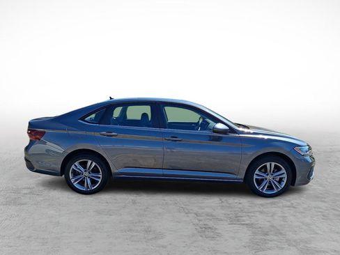 Used 2024 Volkswagen Jetta SE FWD image 6