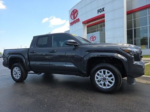 Used 2026 Toyota Tacoma SR5 AWD/4WD image 1