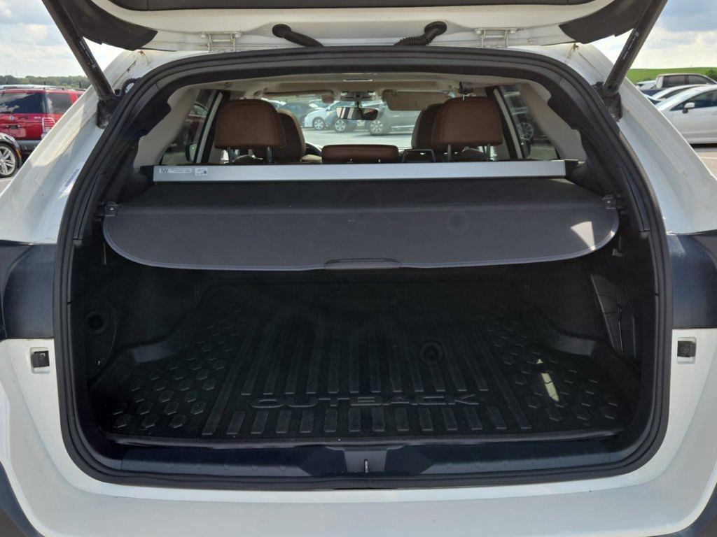 Used 2022 Subaru Outback Touring AWD/4WD image 14