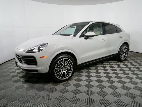 Certified 2023 Porsche Cayenne Platinum Edition AWD/4WD image 2