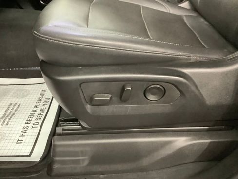 Used 2022 GMC Sierra 1500 SLT w/ X31 Off-Road Package image 10