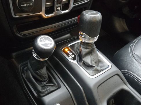 Used 2021 Jeep Wrangler Unlimited Sport image 27