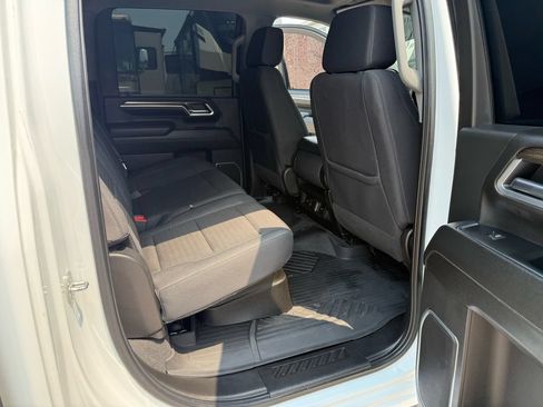 Used 2024 Chevrolet Silverado 2500 LT AWD/4WD image 25