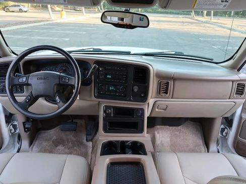 Used 2004 GMC Yukon XL SLT w/ Preferred Equipment Group image 24