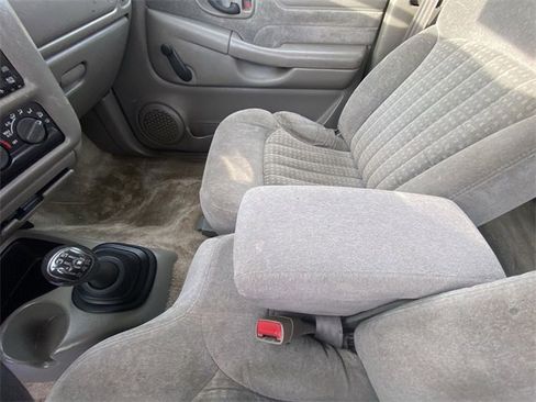 Used 2001 Chevrolet S10 Pickup LS w/ Preferred Equipment Group image 19
