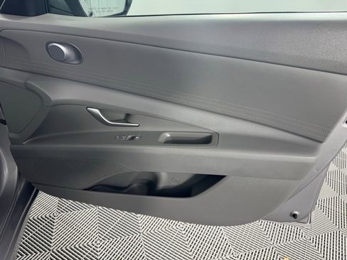 Used 2025 Hyundai Elantra SE image 26