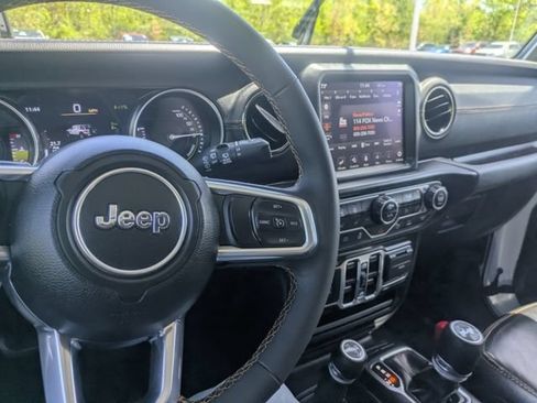Used 2023 Jeep Wrangler Unlimited Sahara AWD/4WD image 31