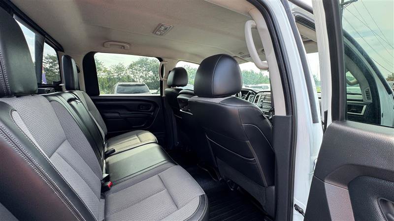 Used 2017 Nissan Titan S AWD/4WD image 36