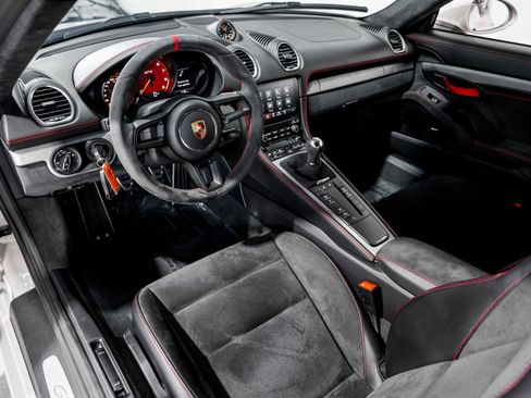 Used 2020 Porsche 718 Cayman GT4 image 9