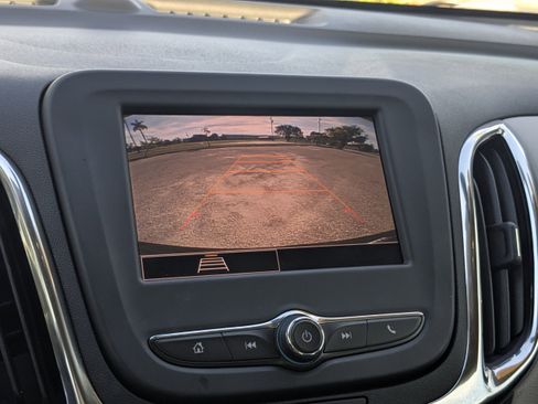 Used 2024 Chevrolet Equinox LS w/ Driver Confidence II Package FWD image 20