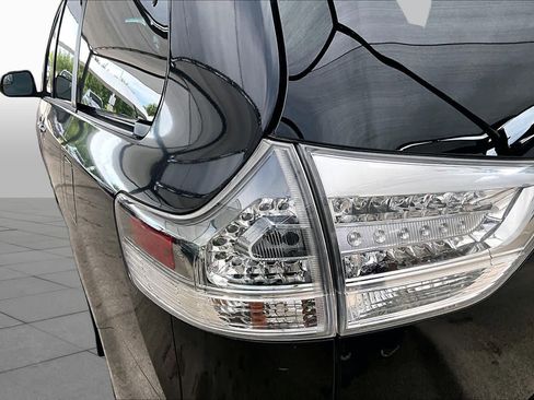 Used 2015 Toyota Sienna SE FWD image 27