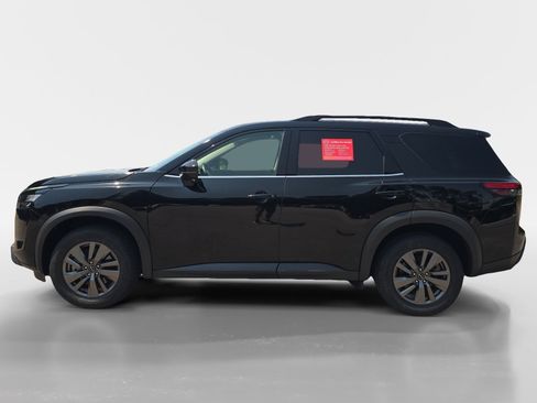 Used 2025 Nissan Pathfinder SV FWD image 2