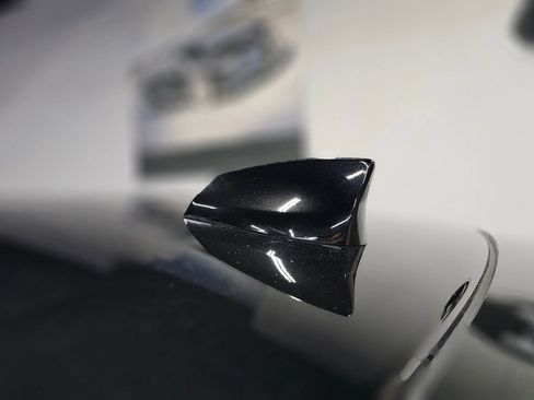 Used 2018 Jaguar XJ R-Sport image 28