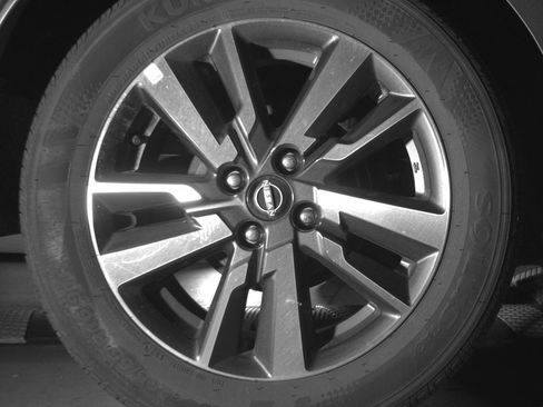 Used 2025 Nissan Versa SV FWD image 15
