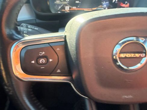 Used 2019 Volvo XC40 T5 Momentum AWD/4WD image 13