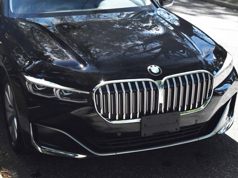 Used 2020 BMW 740i xDrive xDrive w/ Cold Weather Package image 13