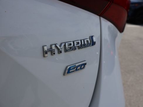 Used 2021 Toyota Prius L Eco FWD image 16