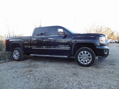 Used 2019 GMC Sierra 2500 Denali w/ Duramax Plus Package image 3