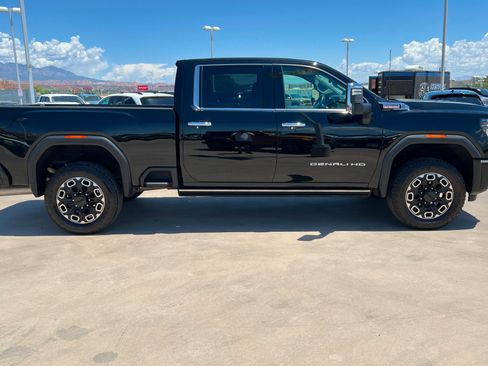 Used 2024 GMC Sierra 3500 Denali w/ Denali Reserve Package AWD/4WD image 6