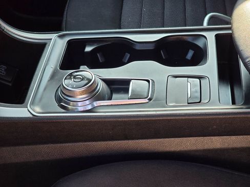 Used 2021 Ford Edge SE image 12