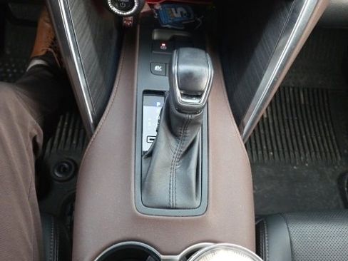 Used 2023 Toyota Venza Limited image 14