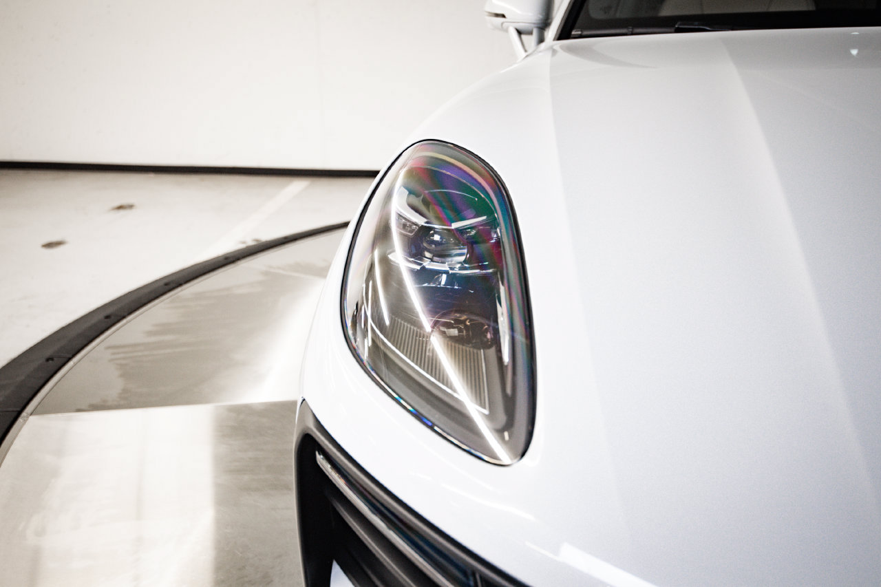 Certified 2023 Porsche Macan AWD/4WD image 13