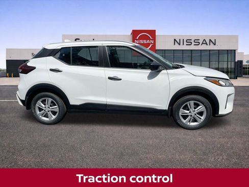 New 2025 Nissan Kicks Play S image 18