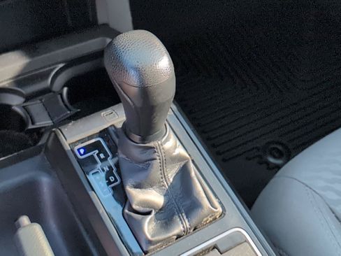 Used 2022 Toyota Tacoma SR AWD/4WD image 26