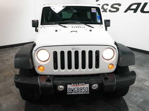 Used 2017 Jeep Wrangler Unlimited Sport w/ Quick Order Package 24S AWD/4WD image 8