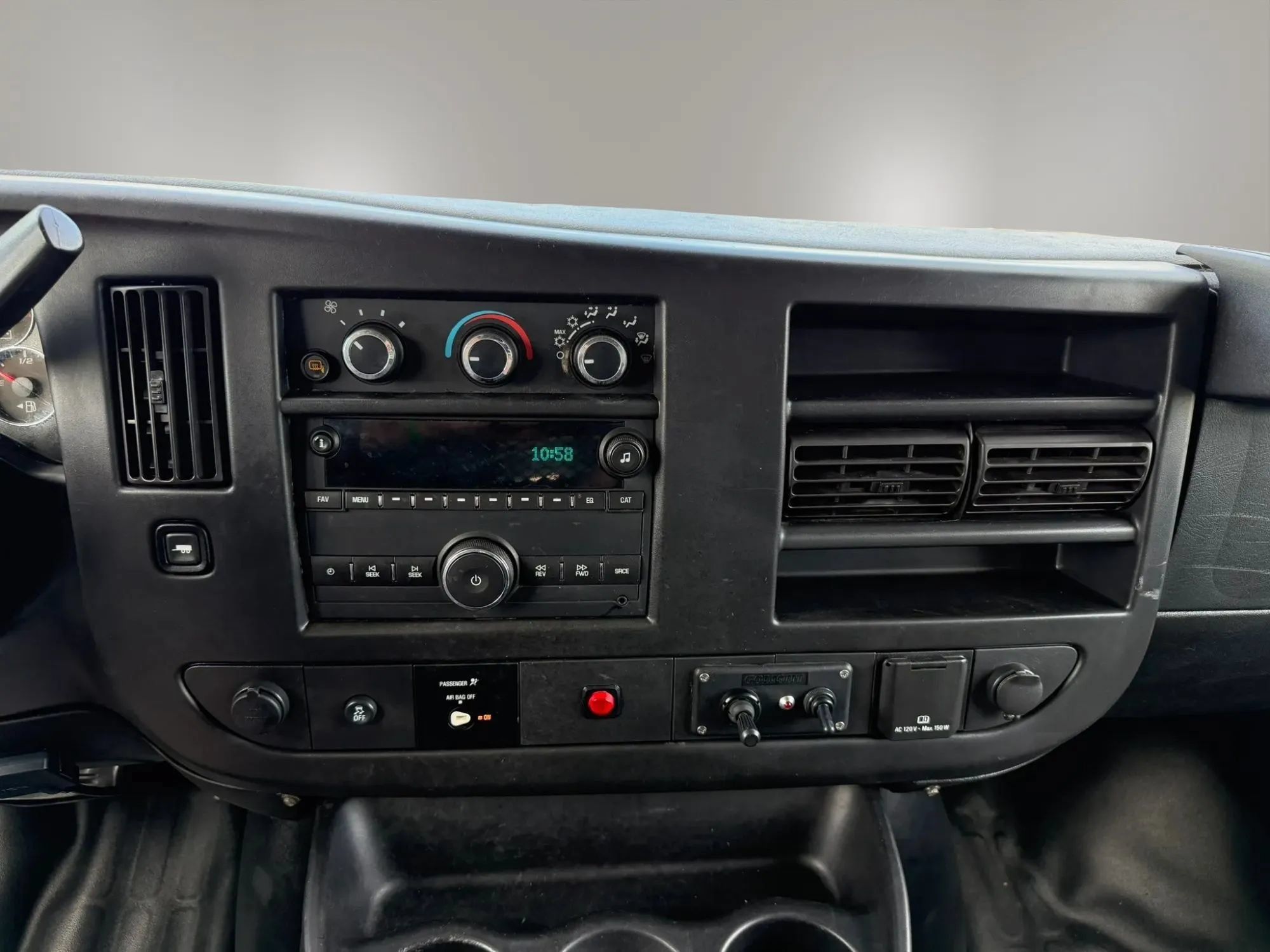 Used 2017 Chevrolet Express 2500 RWD image 17