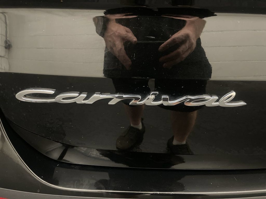Used 2022 Kia Carnival EX FWD image 24
