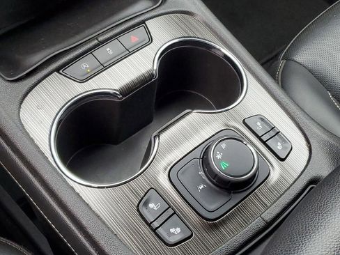 Used 2023 GMC Acadia SLT FWD image 22