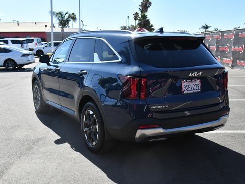 Used 2025 Kia Sorento S w/ Panoramic Sunroof Package FWD image 6