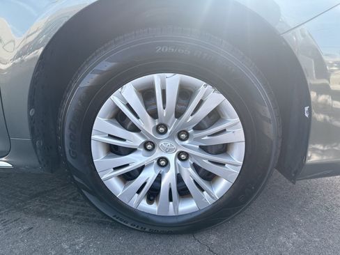 Used 2012 Toyota Camry LE image 9