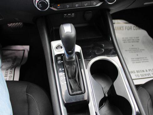 Used 2024 Nissan Altima 2.5 SV FWD image 16